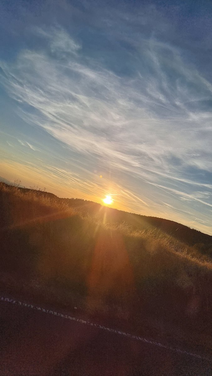nft_art97's tweet photo. #Sommer #sonne #chemtrail https://t.co/l4gVWUldXP