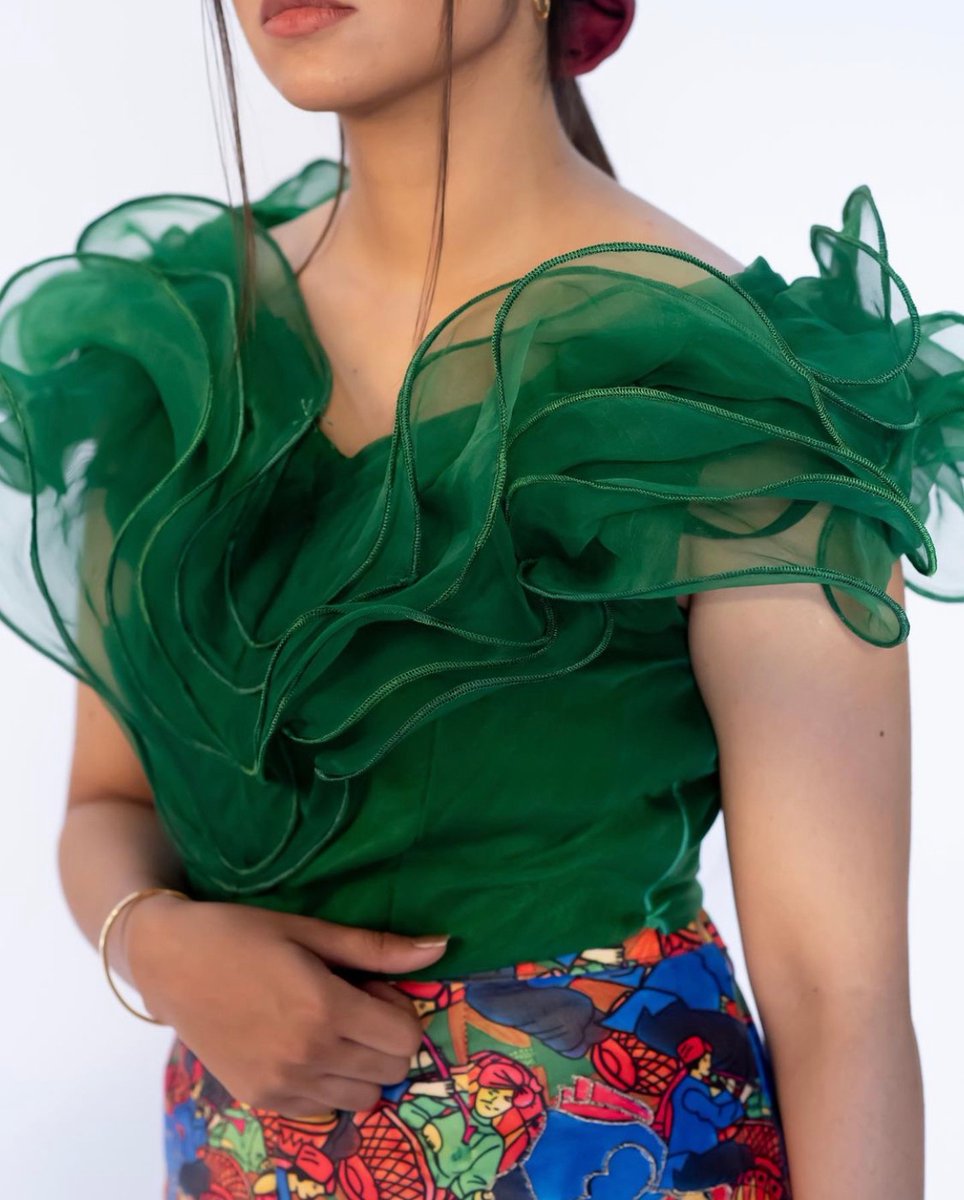 UniCreativeArts's tweet photo. Organza ruffles and colourful thread embroidery feature in Fashion Textiles student, Urooj Orakzai's latest collection π€©π§΅
πΈ by uroojzaffarorakzai on Instagram
#WeAreUCA #MakersOfUCA https://t.co/6muHUUDCfA