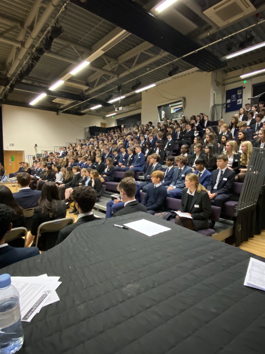 Borlase's tweet photo. Back to school! Lovely to welcome the class of 2024 at the start of their Sixth Form journey! #followthingsworthy https://t.co/bhs6cuDasn