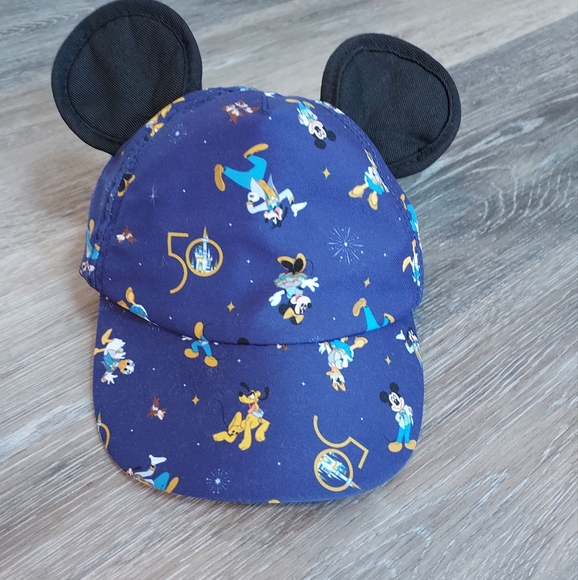 JesHallissey's tweet photo. So good I had to share! Check out all the items I'm loving on @Poshmarkapp #poshmark #fashion #style #shopmycloset #aidanmattox #samlibby #disney: https://t.co/C1mwo4thVQ https://t.co/xlRGw5rEek