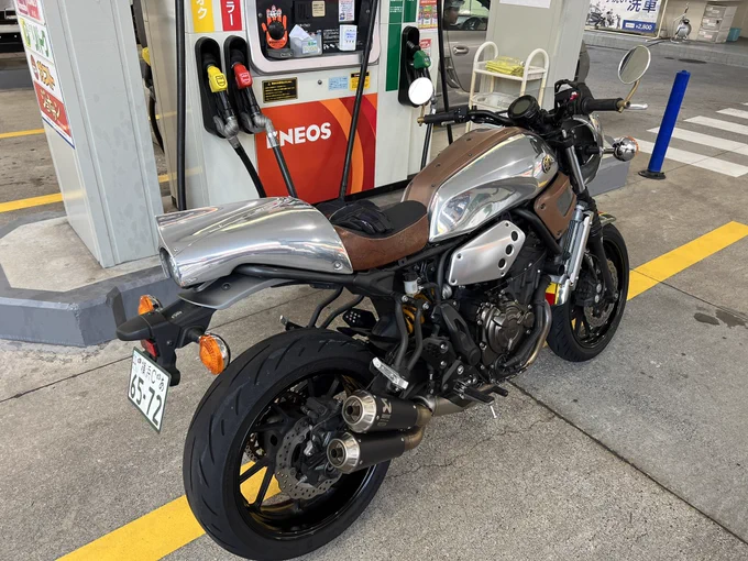 ツーリングで雨の中走り回ってドロドロだったので洗車&amp;注油。乾かしついでに走り回ってから給油に。ロングでフューエル1を2本とフューエル2を1本ぶち込んだので元気が良い…気がするw 