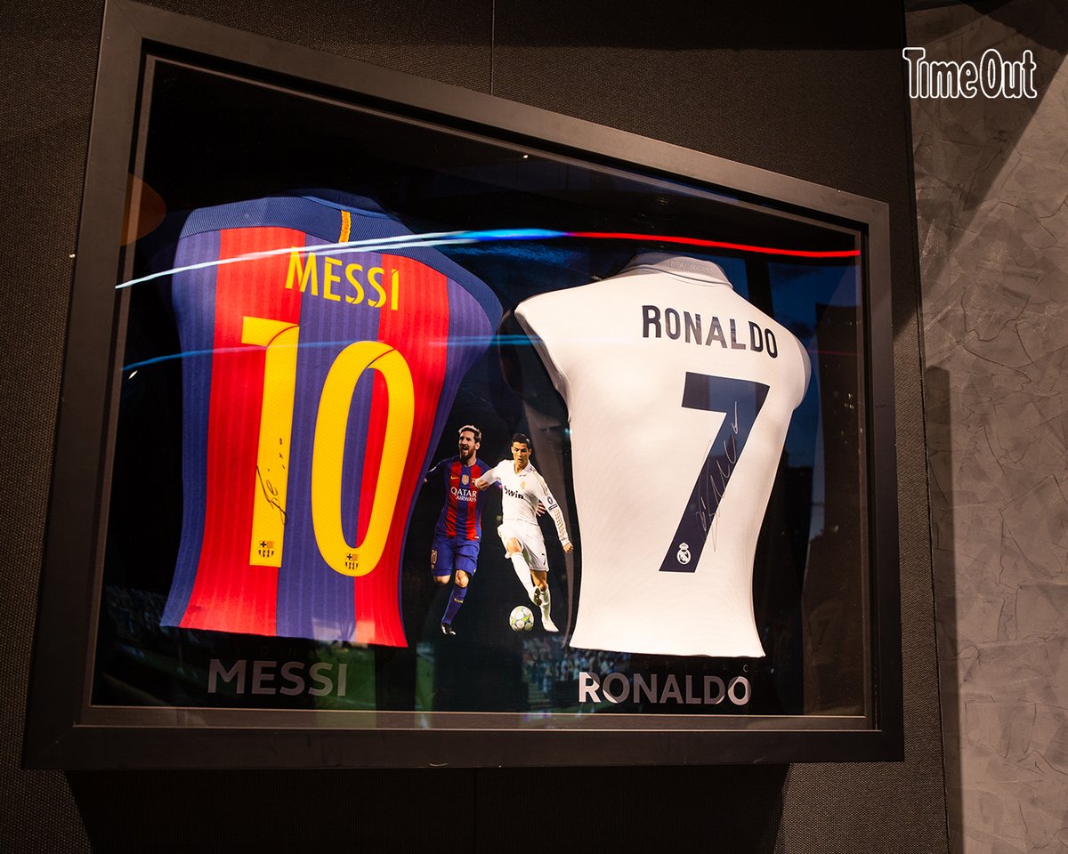 The Big Board แหล่งแฮงเอาต์ที่เหมาะกับการนัดเพื่อนไปนั่งเชียร์แมตช์สำคัญ เพิ่มอรรถรสในการดูกีฬาด้วยจอขนาด 200 นิ้ว ในร้านที่ออกแบบมาเพื่อนั่งดูกีฬาโดยเฉพาะ พร้อมบริการอาหารและเครื่องดื่ม ร้านตั้งอยู่บนชั้น 5 ของตึกมหานคร คิวบ์ เปิดทุกวัน 17:00 น. เป็นต้นไป
<a href="/aroii/">@aroii บอกต่อ</a>