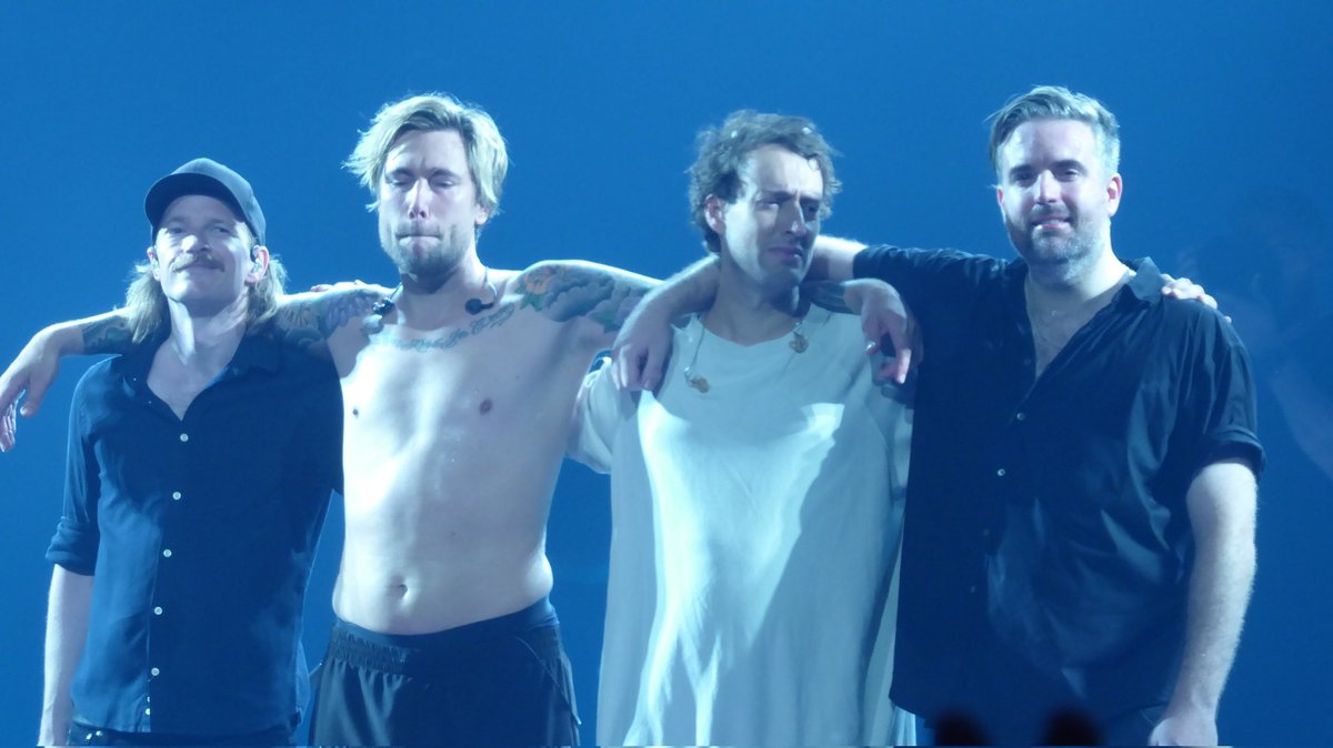 Thank you <a href="/kensingtonband/">Kensington</a> for an awesome evening #casperstarreveld #nilesvandenberg #janhaker <a href="/ZiggoDome/">Ziggo Dome</a> #04092022 #farewellconcert #sanderreneman #fansington #dutch  🔥🔥🔥💪🙏