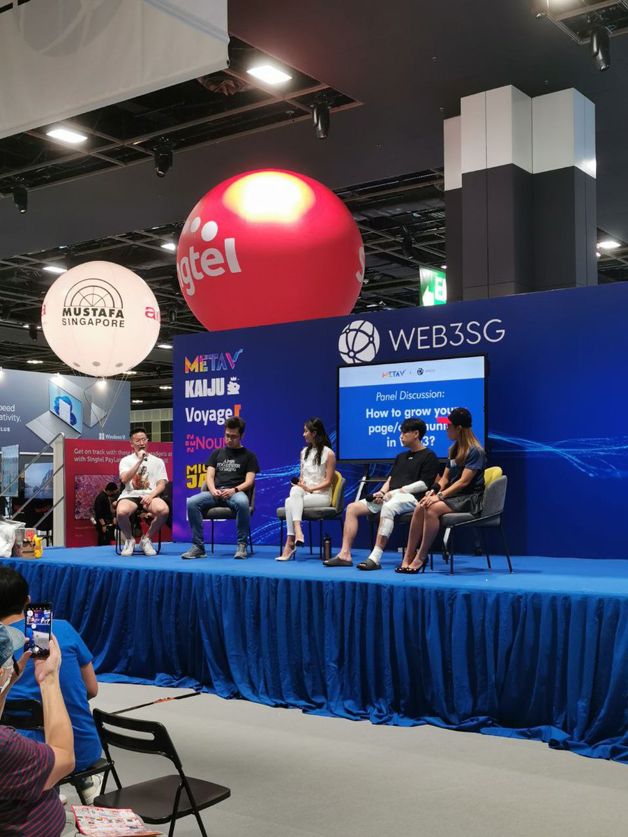 C_mingkuang's tweet photo. Therefore, it was great that the #comex2022 had given all of us this rare opportunity to meet each other IRL collectively, coming together to give and shill @kaijukingz to the member of public which otherwise would be challenging. 7/ https://t.co/nDdht4RfhY