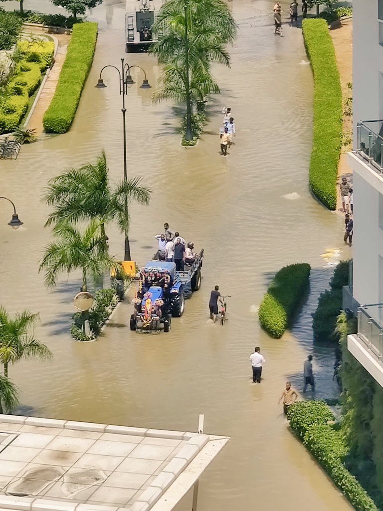 GroveeM's tweet photo. One rain and our society is flooded! Been trying to reach disaster management, BBMP helpline, ward helpline, ward engineer. Someone is on the way apparently but not reached yet! Need urgent attention to pump water from divyasree 77 place! Any help to pump water out is appreciated https://t.co/Guht2xLT2P