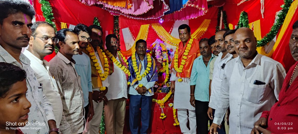DSP4BJP's tweet photo. ಹುಮನಾಬಾದ ಮತಕ್ಷೇತ್ರದ ಹಳ್ಳಿಖೇಡ್ ಬಿ ಗ್ರಾಮದಲ್ಲಿ ಪ್ರತಿಷ್ಠಾಪಿಸಿದಂತ ಶ್ರೀ ಗಣೇಶನ ದರ್ಶನ ಪಡೆದು ನಾಡಿನಲ್ಲಿ ಶಾಂತಿ ಸಮೃದ್ಧಿಕರವಾದ ವಾತವರಣ ನಿರ್ಮಾಣವಾಗಲಿ ಎಂದು ಪ್ರಾರ್ಥಿಸಿದೆ.

#ganeshchaturthi2022 https://t.co/WdBMJpv3W3