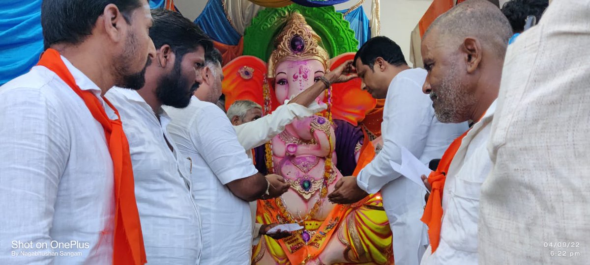 DSP4BJP's tweet photo. ಹುಮನಾಬಾದ ಮತಕ್ಷೇತ್ರದ ಹಳ್ಳಿಖೇಡ್ ಬಿ ಗ್ರಾಮದಲ್ಲಿ ಪ್ರತಿಷ್ಠಾಪಿಸಿದಂತ ಶ್ರೀ ಗಣೇಶನ ದರ್ಶನ ಪಡೆದು ನಾಡಿನಲ್ಲಿ ಶಾಂತಿ ಸಮೃದ್ಧಿಕರವಾದ ವಾತವರಣ ನಿರ್ಮಾಣವಾಗಲಿ ಎಂದು ಪ್ರಾರ್ಥಿಸಿದೆ.

#ganeshchaturthi2022 https://t.co/WdBMJpv3W3