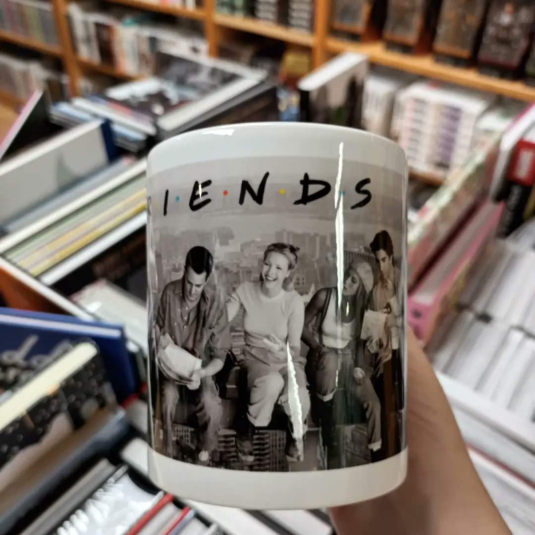 RaraAvisDH's tweet photo. Los lunes son menos lunes con una buena taza de café☕ ¡Buen comienzo de semana!😉
#friends #lifeisbetterwithfriends #razas #tazasmolonas #raraavisdh #raraavis #regalos #regalosoriginales #tiendafriki #doshermanas #sevilla https://t.co/svpY8ZBvCp