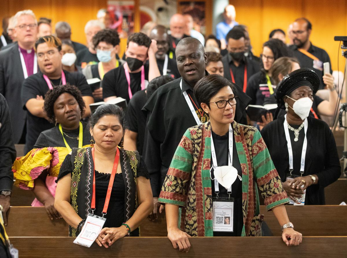 Oikoumene's tweet photo. With over 3,500 participants from all over the world, opportunities for “encounter” are rich and continuous at the 11th Assembly of the #WCC taking place in 📍Karlsruhe, Germany. 

🔗 Read more: https://t.co/JnS749oEgu 

📷 Photo: Mike DuBose/WCC
#WCCAssembly #Karlsruhe2022 https://t.co/vKK1rJetQL