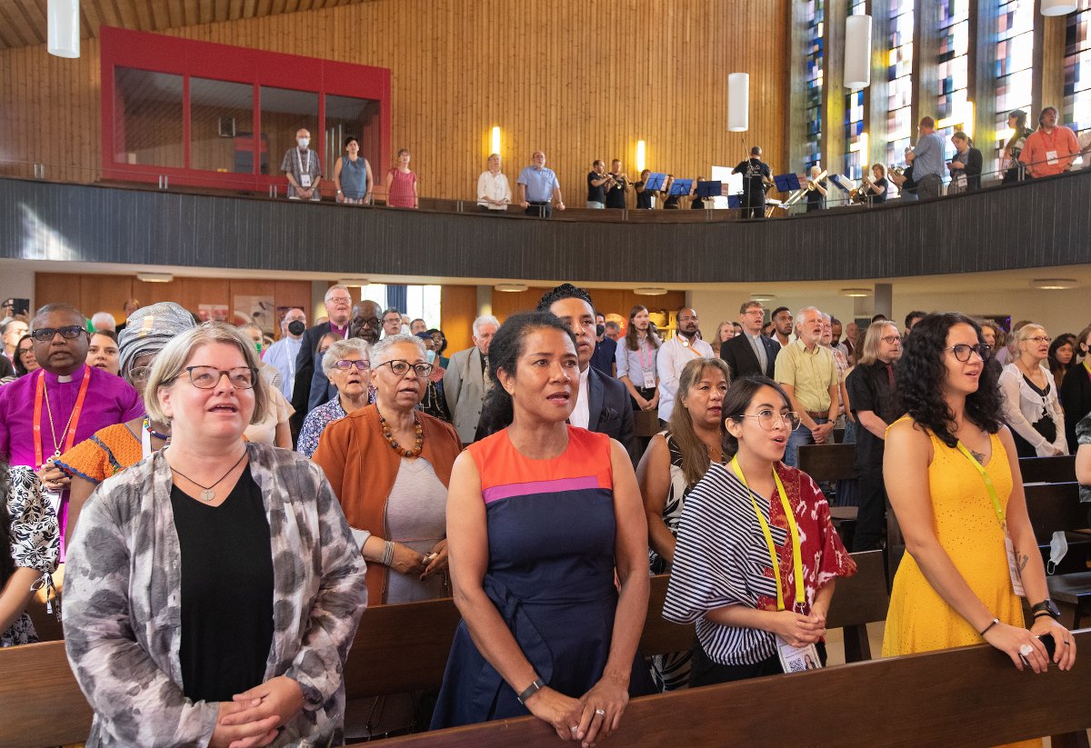 Oikoumene's tweet photo. With over 3,500 participants from all over the world, opportunities for “encounter” are rich and continuous at the 11th Assembly of the #WCC taking place in 📍Karlsruhe, Germany. 

🔗 Read more: https://t.co/JnS749oEgu 

📷 Photo: Mike DuBose/WCC
#WCCAssembly #Karlsruhe2022 https://t.co/vKK1rJetQL