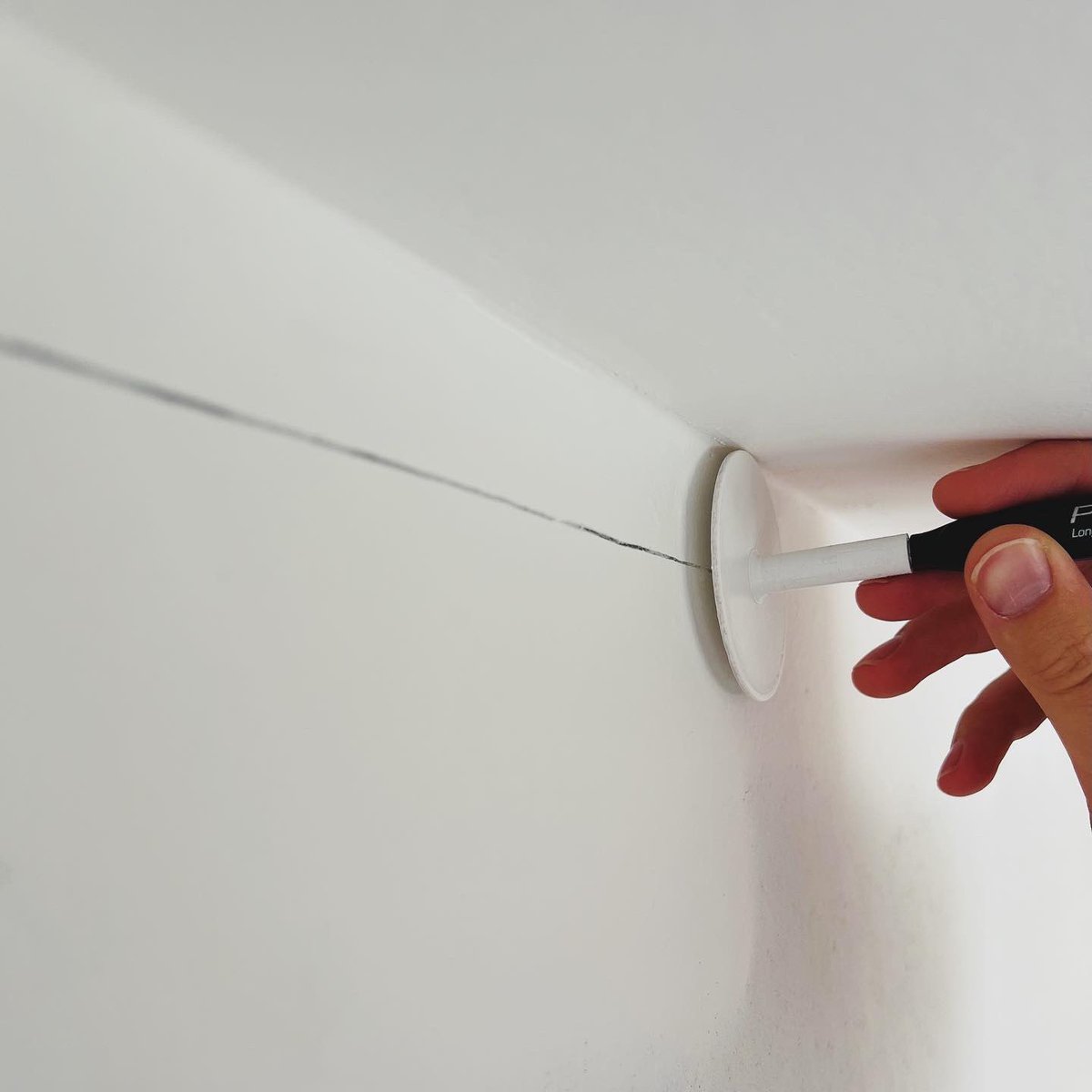 dasfilament_de's tweet image. Simple printed marker tool, to draw lines for painting. PLA White #practicalprinting #picadry