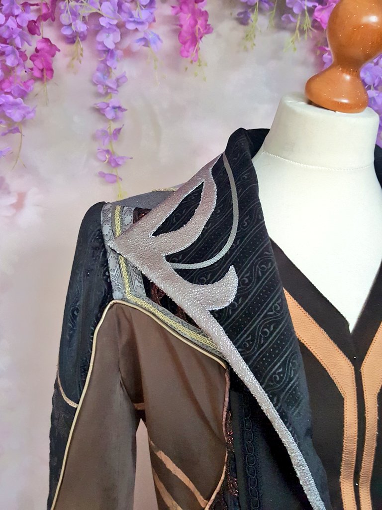 AndreaAmiet's tweet photo. It looks almost done 😶 (but is far from it) 

#zhongli #Genshincosplay https://t.co/vxN2S5j7xb