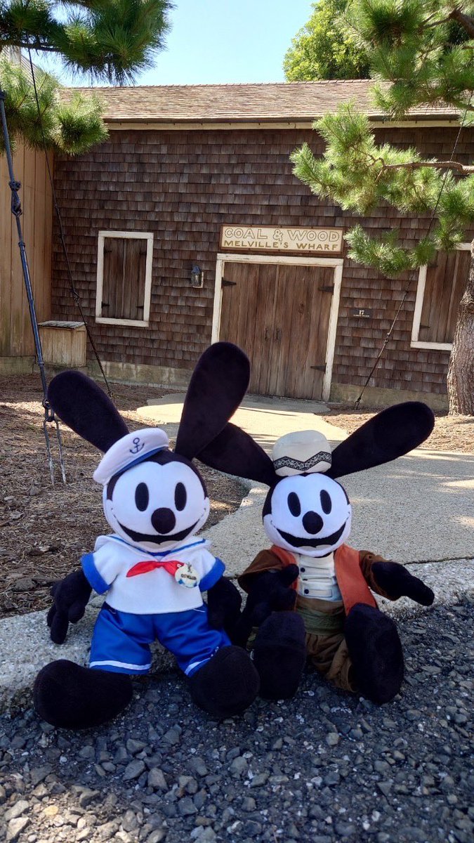 kana_oswald's tweet photo. 本日、オズワルドの95周年の9月5日。
4年前にDハロのオズオル合わせで出会い、お付き合いしていたYUZU-RUNさんと先ほど婚姻届を提出してきました。
これからも夫婦共々オズワルドと共に楽しく幸せにいきたいと思います。 https://t.co/gdXuW99Hbc