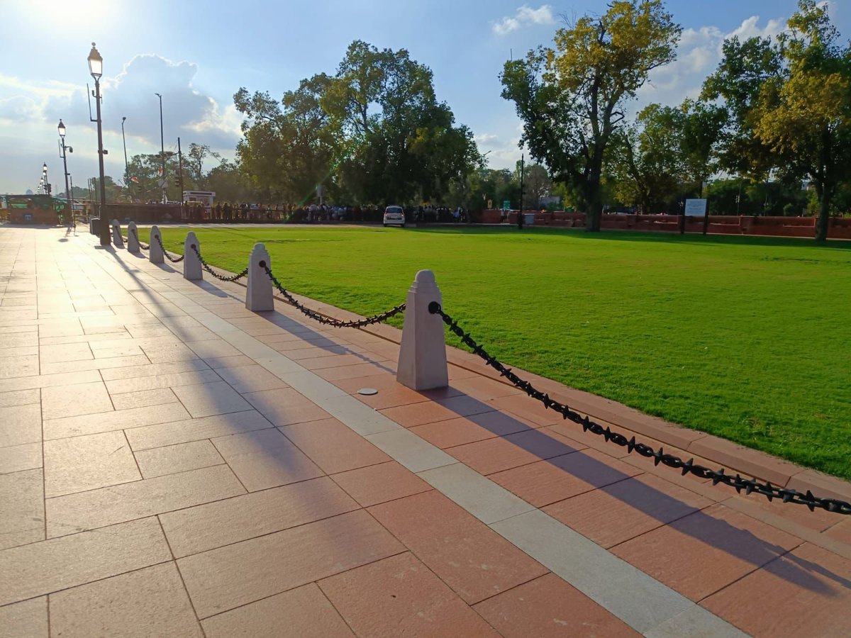 ANI's tweet photo. Delhi's Central Vista Avenue wears an all-new look as it is set to open for the people https://t.co/IXhhlK21G4