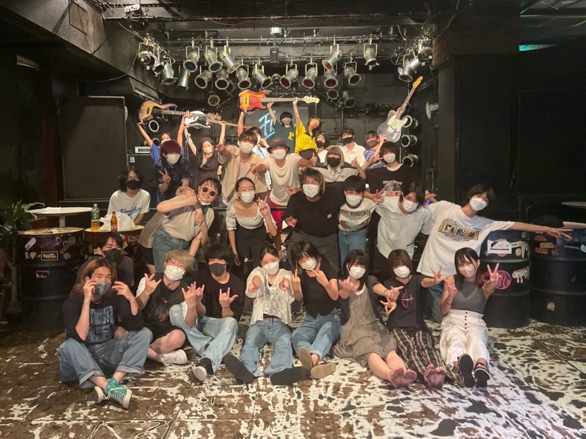 sound_shower_'s tweet photo. 8/26.27
サウンドシャワー8月ライブを開催しました🍹🌻⛵️
夏らしい曲もたくさんあって盛り上がりました！みなさんありがとうございました😆 https://t.co/RSnhsI2W4S