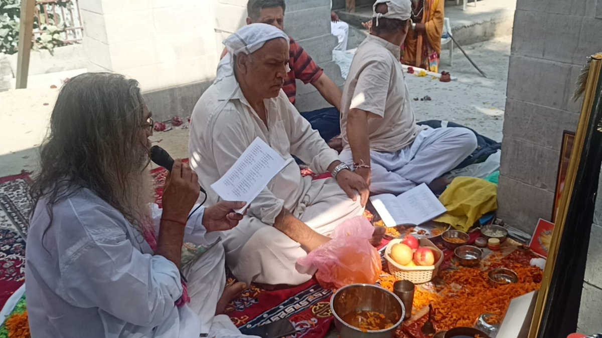 VedPrak12390214's tweet photo. #Titwal
#Karnah
#Sardhsaktipith https://t.co/YRAYVOdDEh