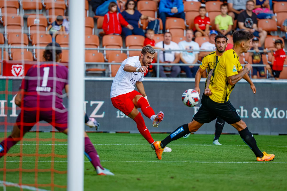 VaduzFC's tweet photo. Impressionen vom gestrigen 1:1-Heimunentschieden gegen den FC Schaffhausen 📸
📈 Swipe nach links für die Match-Statistik.
📜 Hier geht's zum Spielbericht: https://t.co/BdWXUmRuSM
#hoppvadoz #supportFCV #fcvaduz #VADFCS https://t.co/5j7vi0pjQG