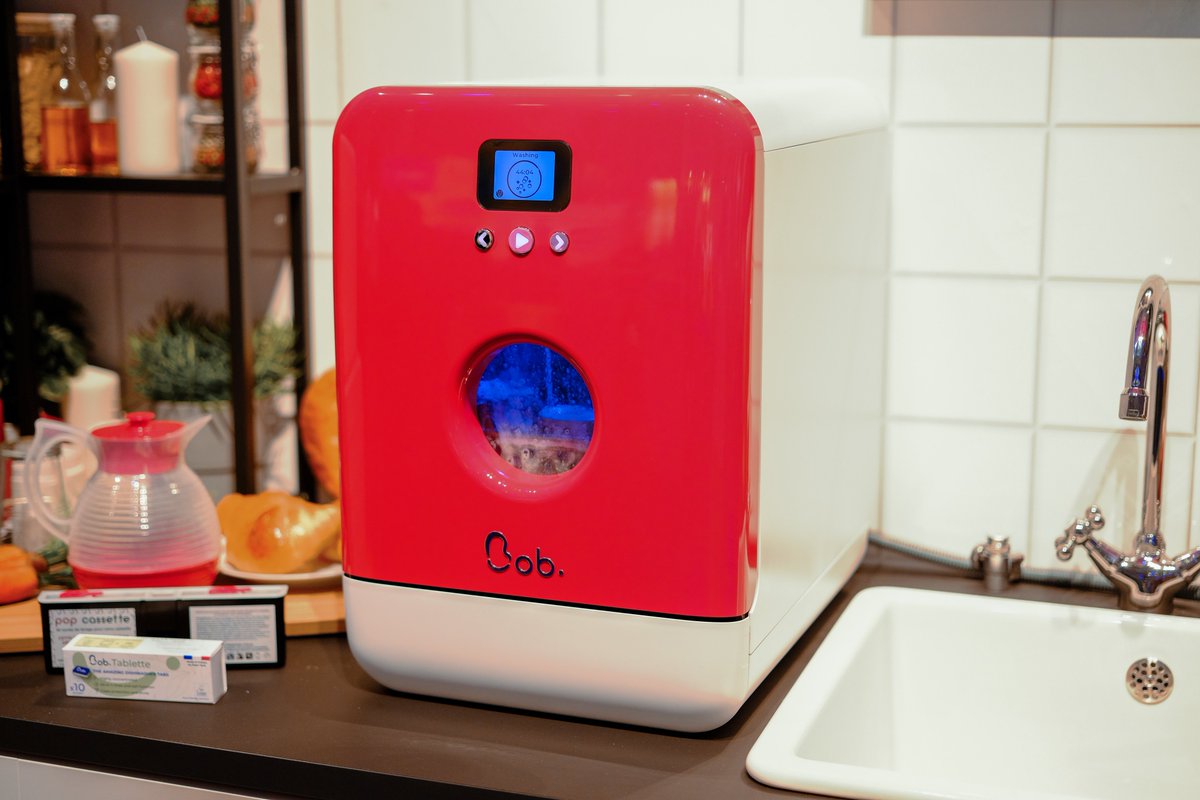 IFA_Berlin's tweet image. Remember Bob the mini dishwasher from #IFA2020? Well Bob is back at #IFA2022 and brought along his brother Joe - a multifunction oven - this time!
Check it out at #IFANext in 📍Hall 20!