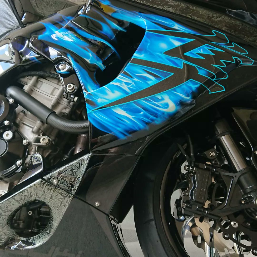 rhakusyaku's tweet photo. 車検終わった
洗車した
#suzuki #gsx1300r #hayabusa #hayabusa1300 #brightlogic #yfdesign #usyoshimura #ransommachineworks #OHLINS #brembo #PerformanceMachine #superbikes #superbikesgram #motorcycle #custombike #隼 https://t.co/hU2rDBq6dr