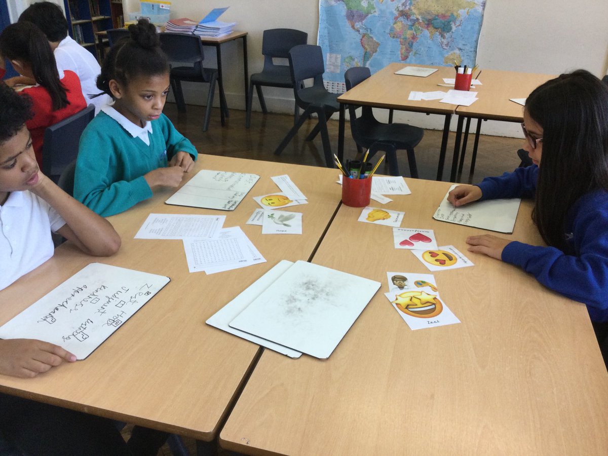 LarkHallPrimary's tweet photo. #lhwaterloo getting stuck in with pscd traits and large numbers #lhmu #lhscd https://t.co/cDbkfck98G