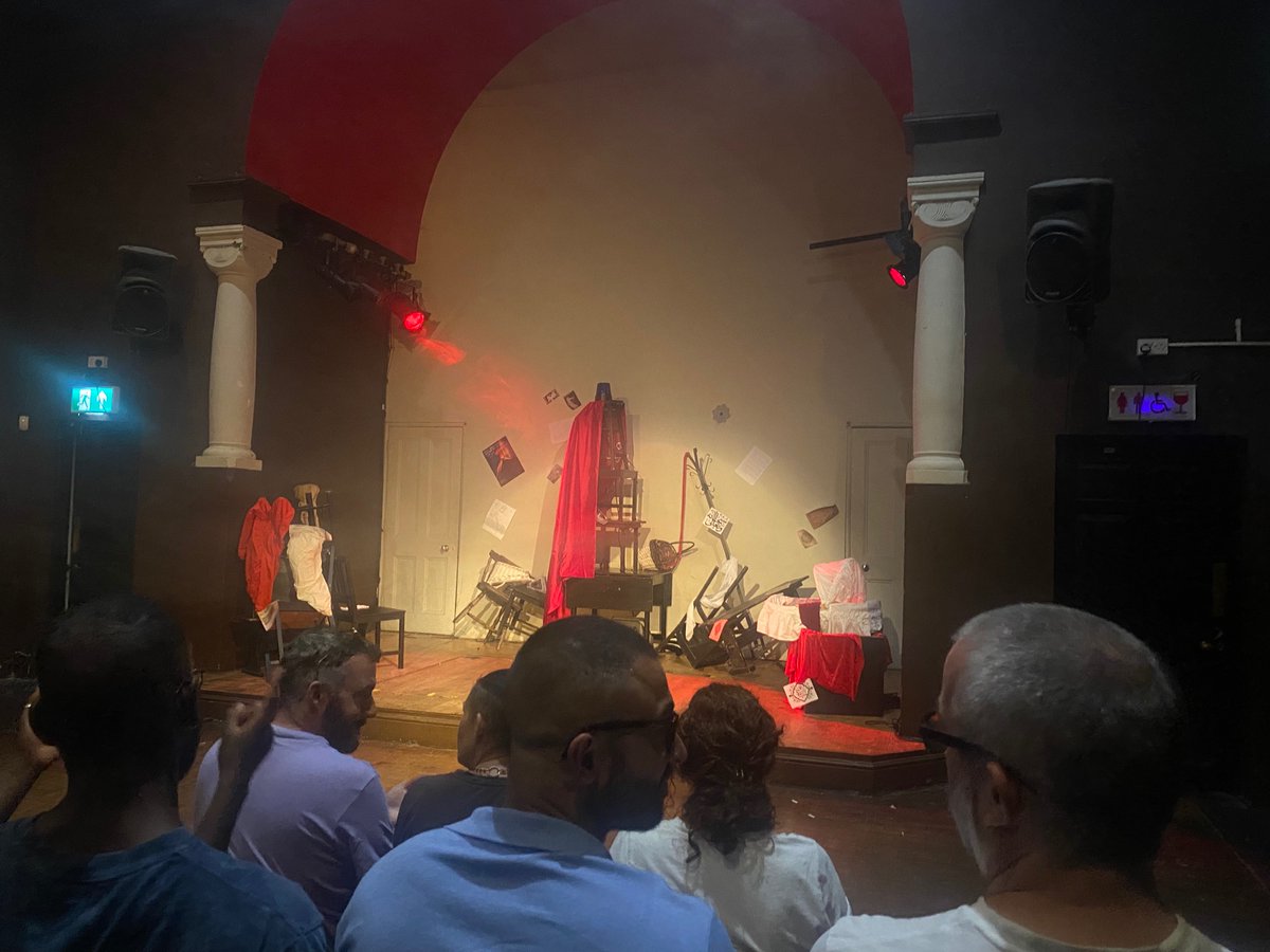 Congrats to <a href="/AlexAnanasso/">Alexander Ananasso</a> on his poignant one man show last night <a href="/SpaceArtsCentre/">The Space</a> 👏👏