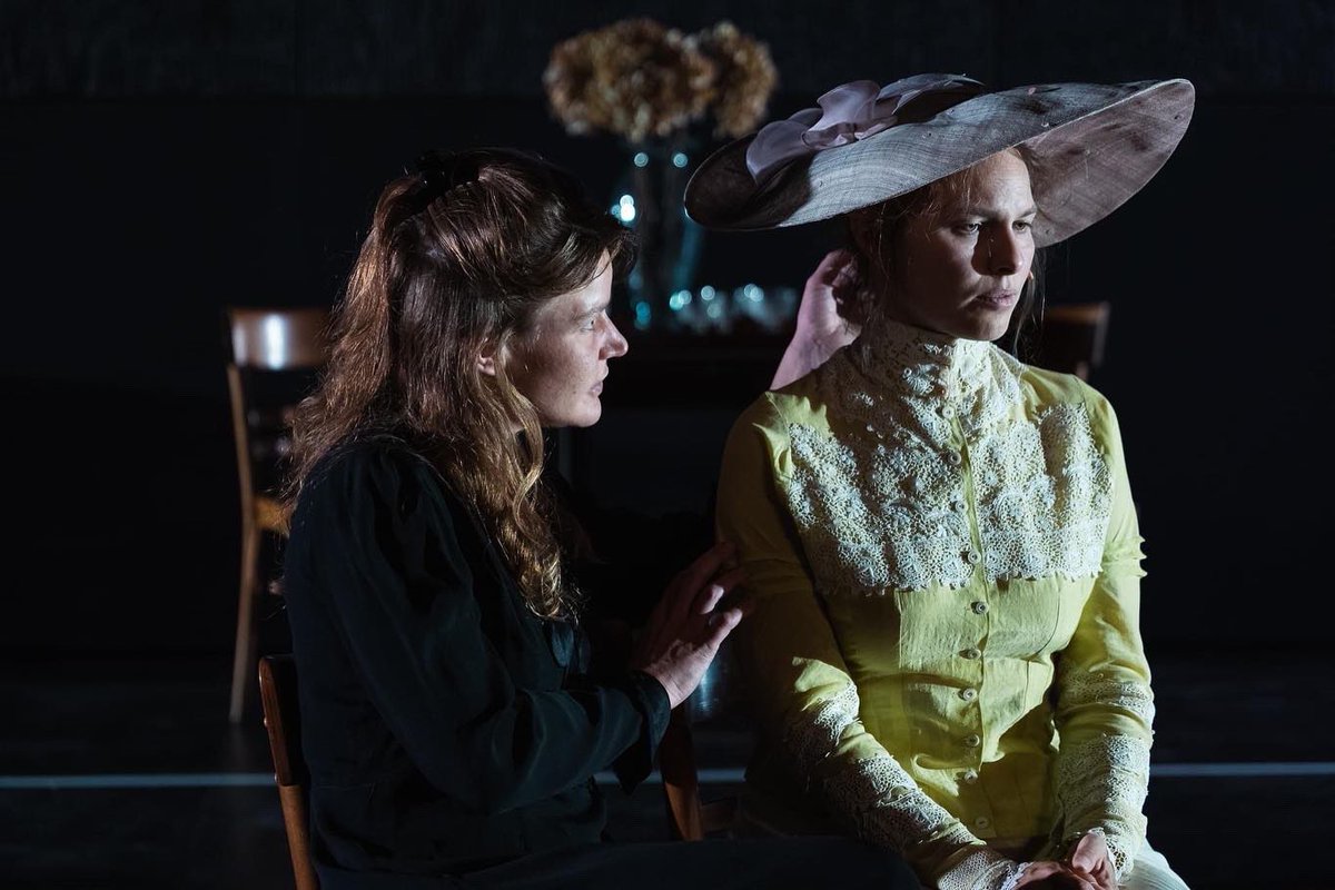 L’équipe du spectacle « Hedda » d’Aurore Fattier et Sébastien Monfé a entamé ses répétitions et nous sommes heureux de partager avec vous les toutes premières images de ce projet ambitieux, à découvrir du 18/09 au 28/09 ! 🤩 

👉🏻 bit.ly/3sLHe3B