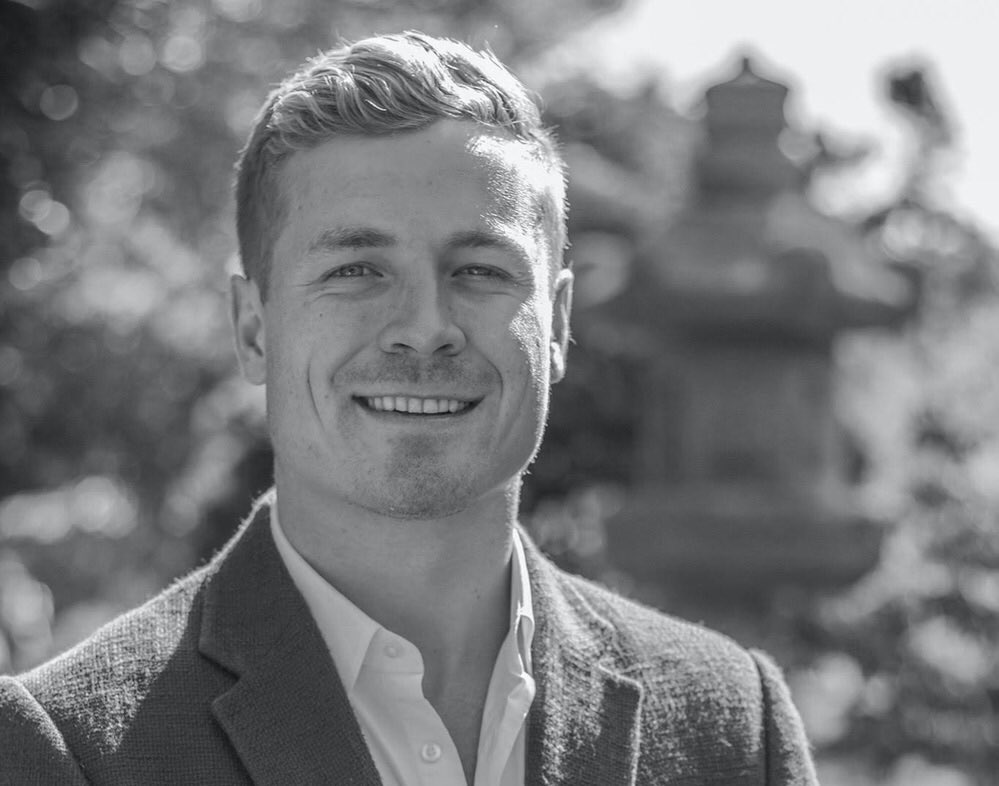 flourishFMcast's tweet photo. New episode 🎙
Our guests @consciouscarol &amp; @BrentHogarth talk about flow &amp; flourishing.
Carol has spent the past 20 years’ guiding large, complex, strategic initiatives. Brent Hogarth is an expert in training flow-state &amp; self-control for athletes. 
#flow #mentalhealth https://t.co/SBdrQilmyF