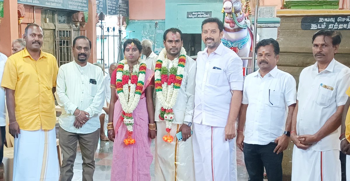 VVSenthilnathan's tweet photo. பழைய ஜெயங்கொண்டம் பேரூராட்சி பாஜக கவுன்சிலர் திரு.கோபிநாத் அவர்களின் திருமண நிகழ்வில் கலந்து கொண்டு மாங்கல்யம் எடுத்து கொடுத்து மணமக்களை ஆசீர்வதித்தேன்.மேலும் மா.பொதுச்செயலாளர் கோபிநாத்,ஆறுமுகம்,நவீன்குமார் மா.செயலாளர் சக்திவேல் முருகன் ஆகியோர் கலந்து கொண்டு மணமக்களை வாழ்த்தினர் https://t.co/UfmJvLUYIJ