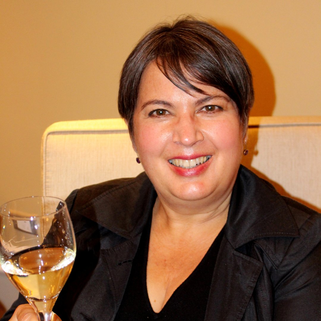 winecoza's tweet photo. BREAKING NEWS: 3 Women have been selected by the @SAWineChampion to be part of Team South Africa 2022 at the World Blind Wine Tasting Championships:
- Danielle le Roux
- Heidi Kritzinger
- Welma Smith
Read more: https://t.co/h6xUaUQC0E https://t.co/2exKu4PE7V