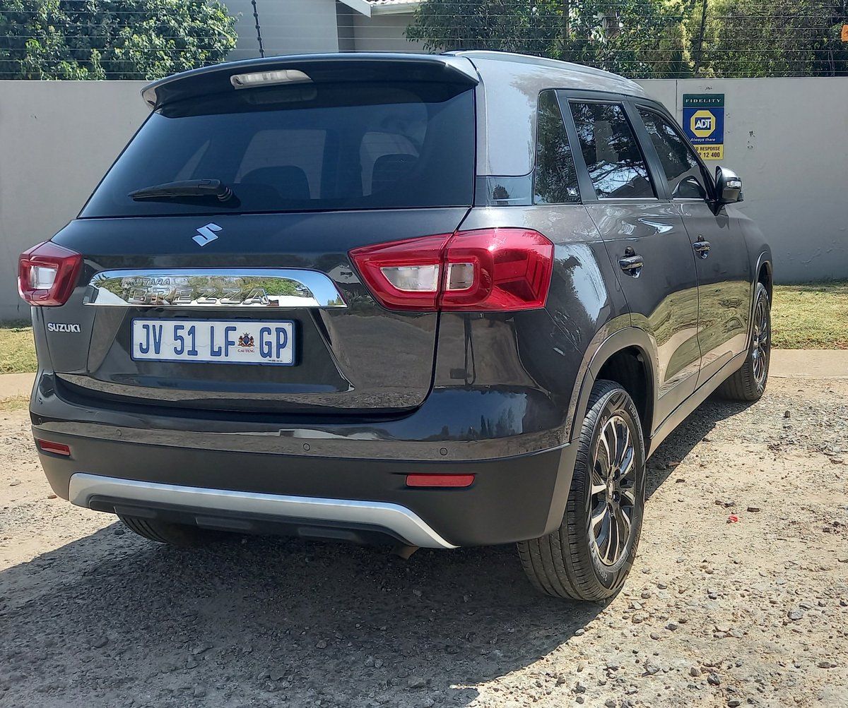 motormatters's tweet photo. A much #brezza start to the week as the @Suzuki_ZA #VitaraBrezza rolls onto the @motormatters driveway. Watch for posts and a full video review soon.#ItJustGetsBrezza @Maruti_Corp @MeganMacD1 @ToneV4 @Brendon_Car @chelsypinto @TechnoBokMedia @DutchmanSeb @Wheels24 @SAGMJ https://t.co/51U3ExO0CO