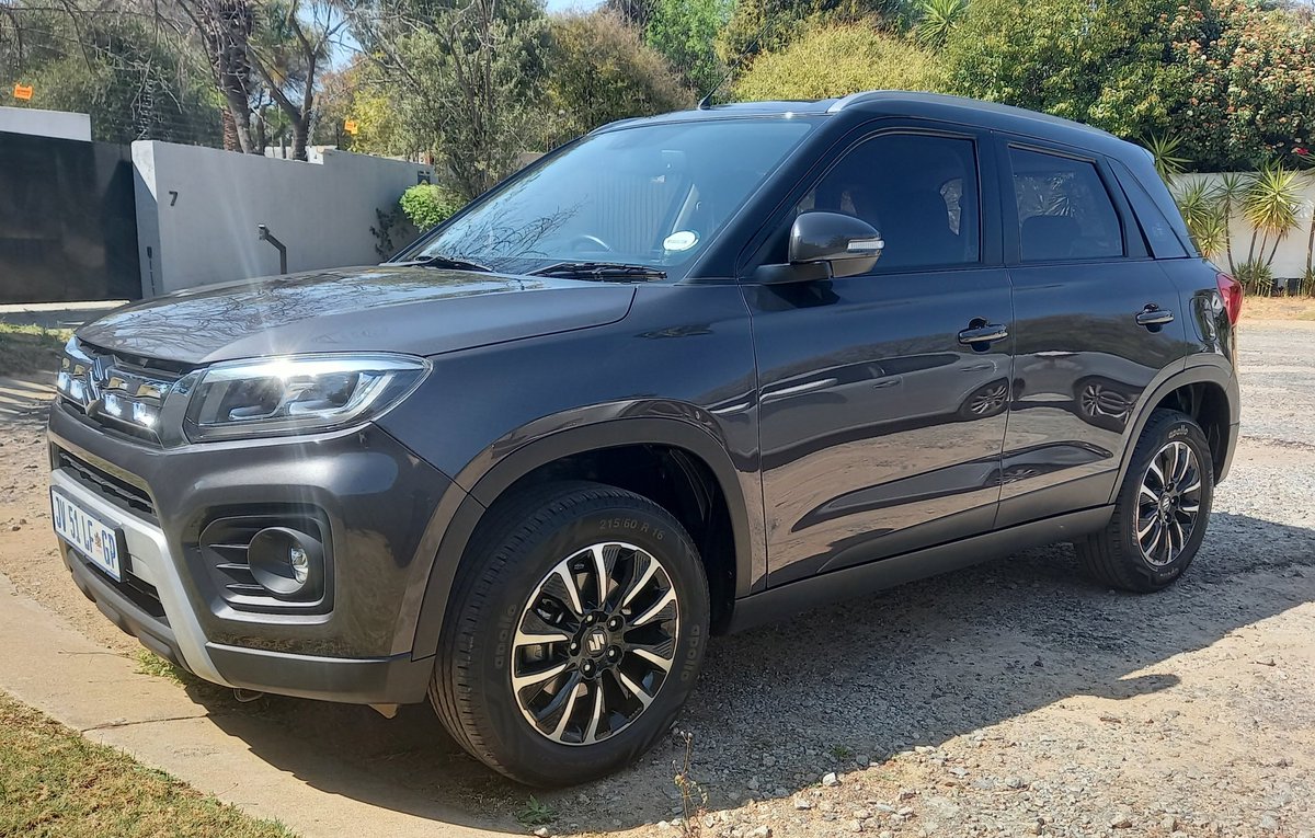 motormatters's tweet photo. A much #brezza start to the week as the @Suzuki_ZA #VitaraBrezza rolls onto the @motormatters driveway. Watch for posts and a full video review soon.#ItJustGetsBrezza @Maruti_Corp @MeganMacD1 @ToneV4 @Brendon_Car @chelsypinto @TechnoBokMedia @DutchmanSeb @Wheels24 @SAGMJ https://t.co/51U3ExO0CO