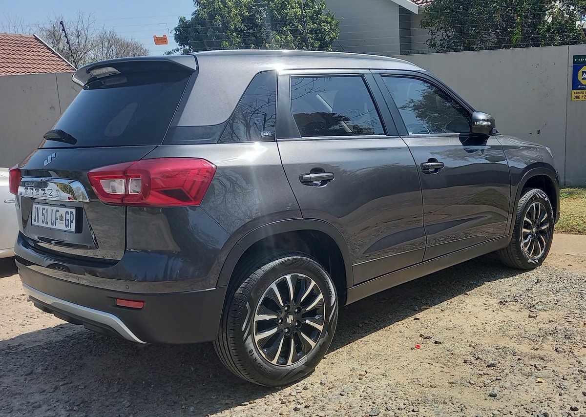 motormatters's tweet photo. A much #brezza start to the week as the @Suzuki_ZA #VitaraBrezza rolls onto the @motormatters driveway. Watch for posts and a full video review soon.#ItJustGetsBrezza @Maruti_Corp @MeganMacD1 @ToneV4 @Brendon_Car @chelsypinto @TechnoBokMedia @DutchmanSeb @Wheels24 @SAGMJ https://t.co/51U3ExO0CO