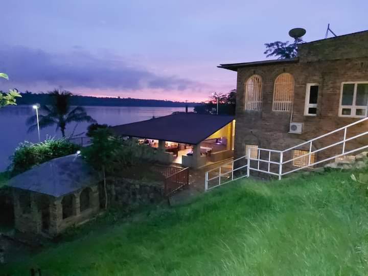 FrancineSakina's tweet photo. Apprécions ce coin du monde
Nous sommes à Kisangani
Bambou palace👌
RDC mon pays 🇨🇩🇨🇩🇨🇩 https://t.co/UkazqyUzFT