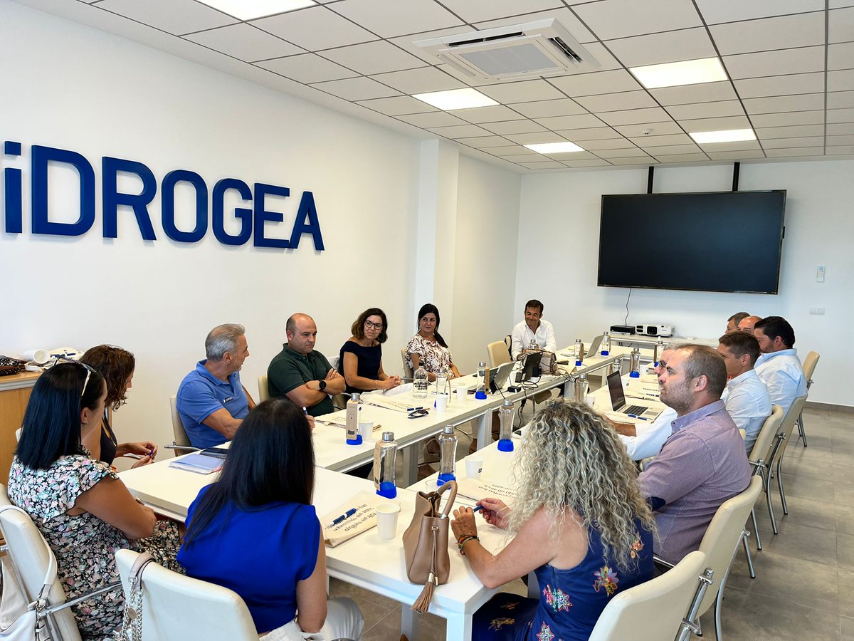 veolia_rmurcia's tweet photo. Reunimos a nuestro equipo de Embajadores de Hidrogea. Dirección y empleados ponemos en común los objetivos y propuestas estratégicas con vistas a los próximos meses 💧📝 https://t.co/YhcA4Ubvml