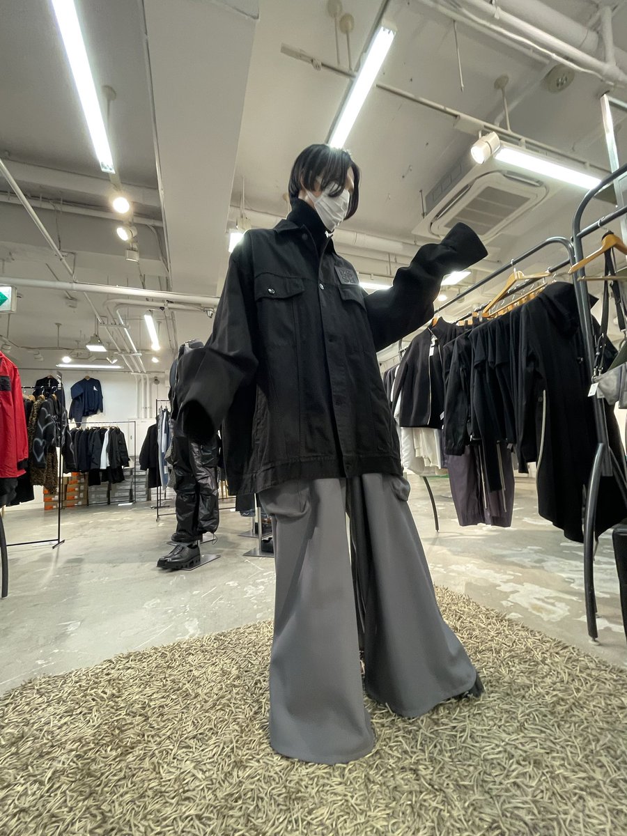 ichimasa1220's tweet photo. 昔では考えられないくらいお洒落な若者が世の中にはいっぱいいてファッションの未来は明るい
#rafsimons #avalone #bothparis #mm6 https://t.co/H25uQksJ1k