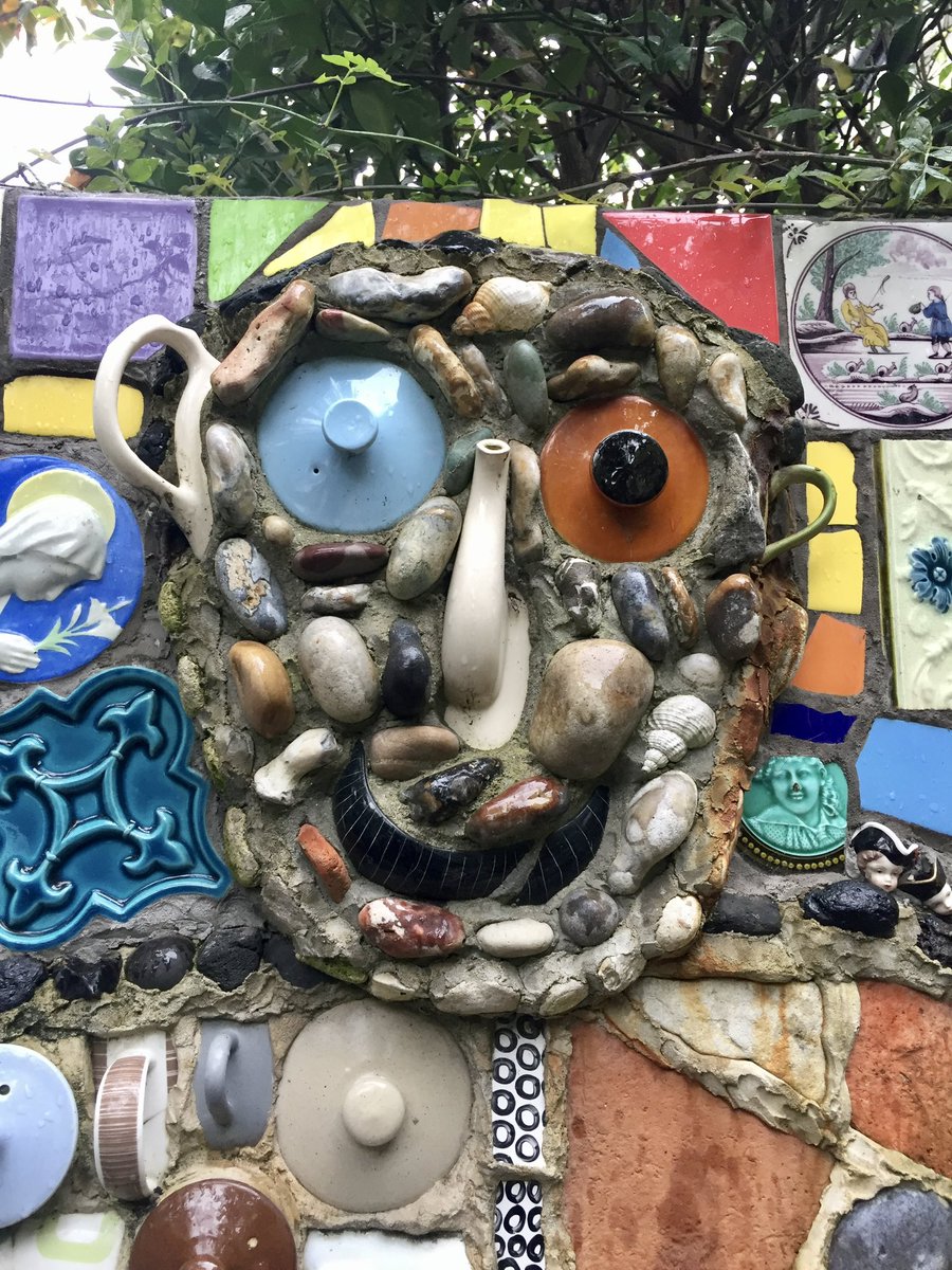Giselleinmotion's tweet photo. Thereโs more change with our #Top4Theme team this week as we farewell the fabulous @CharlesMcCool. What better way than with #Top4Fun? Tag @CharlesMcCool @LiveaMemory @gfreetraveler @Giselleinmotion
Sculpture Adelaide; House of Dreams London; eye in Texas; street art Adelaide https://t.co/DPKSSLoWd3