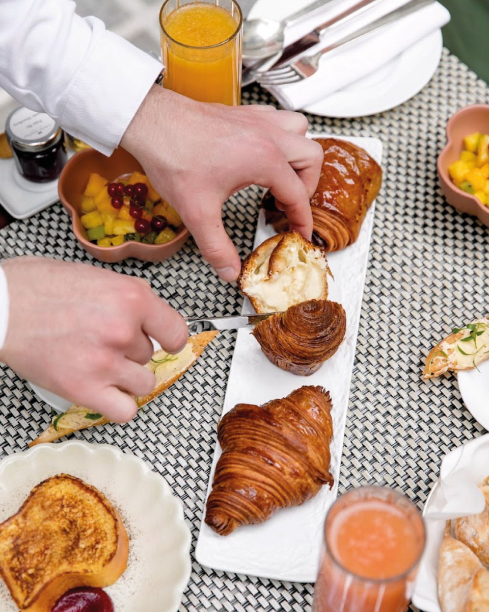 raffleshotels's tweet photo. Brunch is the important meal of a restful and indulgent day at #LeRoyalMonceau - Raffles Paris. Join us at La Cuisine where our renowned brunch menu is back!

#AtTheTableOf
#RafflesGastronomy
#RafflesParis #RoyalMonceau
#RafflesHotels https://t.co/ZthNYdSkH6