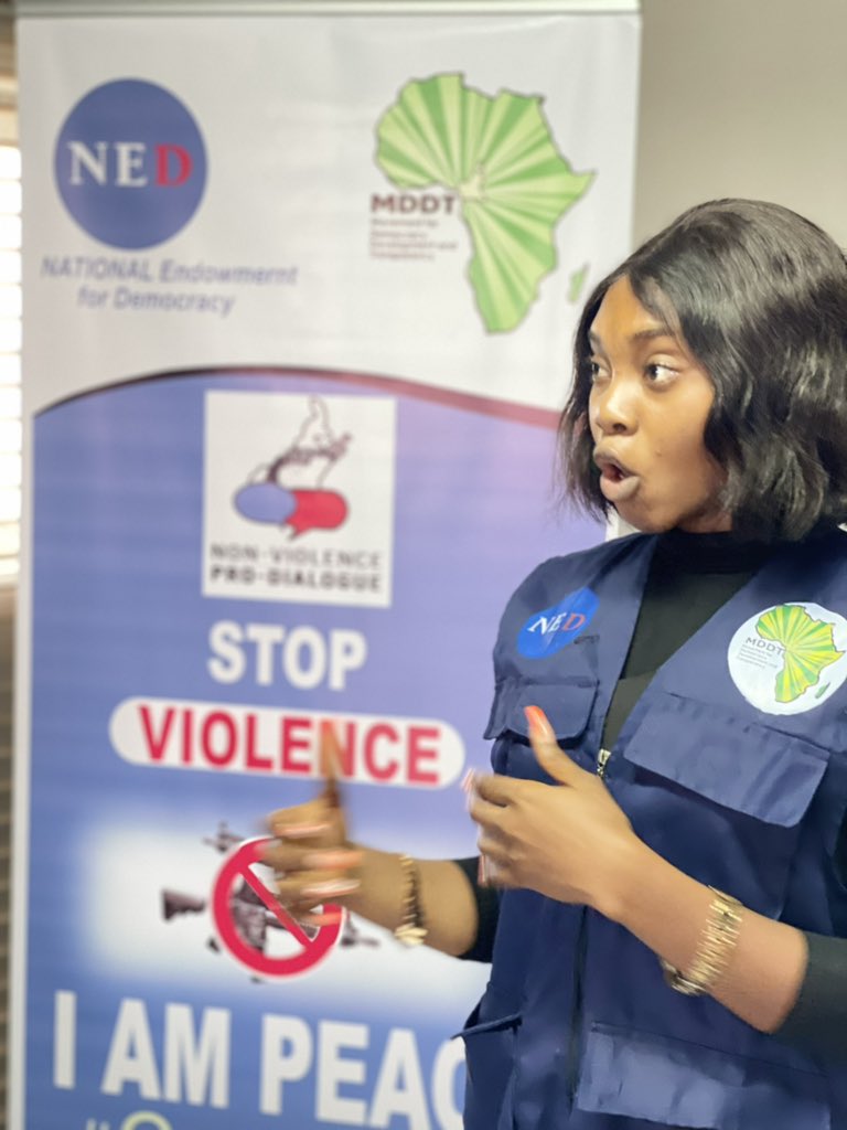 mddtcameroon's tweet photo. @mddtcameroon holding focus group discussions with youth female leaders to develop a security toolkit for Students in the Anglophone Regions.There continue to be arbitrary arrests, kidnapping,deaths with youths as the perpetrators &amp; victims. #Letdialoguelead #EndAnglophonecrisis https://t.co/6RFLON6807