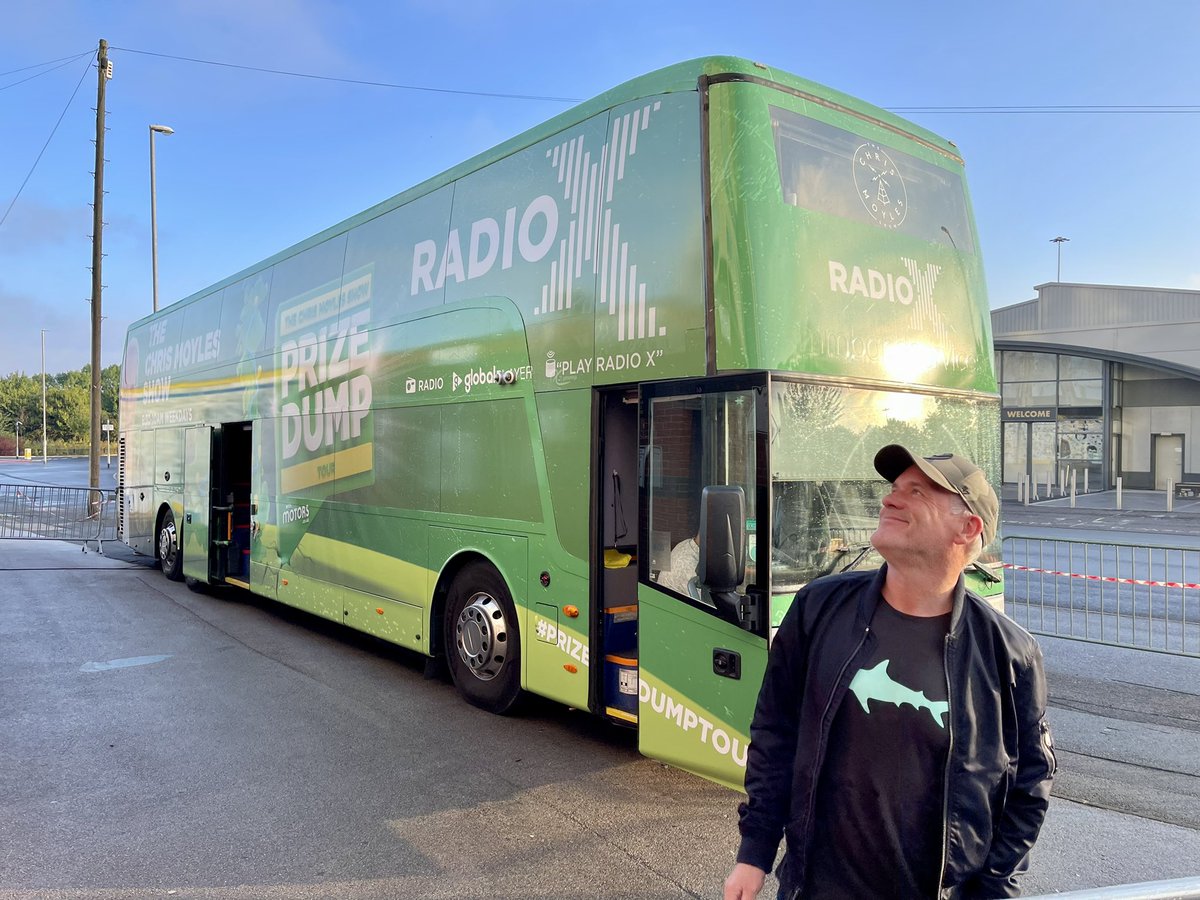 paulsayers77's tweet photo. @RadioX @ChrisMoyles looking up at the massive **** this morning @RobinKoch25 on the show at Elland Road. @LUFC https://t.co/unXGjnP7fI