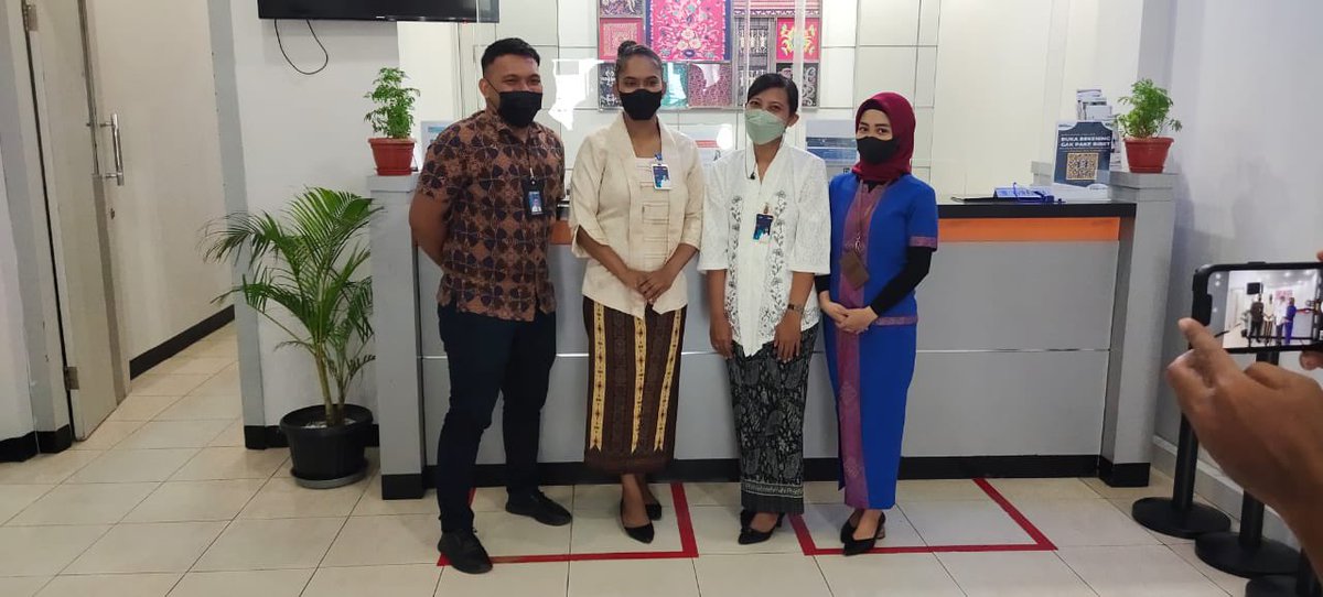 Rodinabella1's tweet photo. Selamat Hari Pelanggan 🥳 #HPNBRI2022
#HPNBUMN2022
#ROBRIJayapura
#BRIBeKind https://t.co/Ac97ZSxi2c