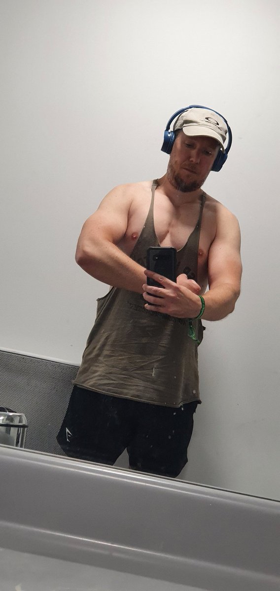 GavinWi79234383's tweet photo. Getting up was a struggle 🥱🤣 but no excuses, these titties are'nt gonna GROW themselves! 💪💪 #PushDay #ChestMonday #bodybuilding #muscles #hevage #pecs #pumped #gethuge #biggerisbetter #sizeistheprize #fitness #teamvikingmuscle #teamletsgethuge #bettergymsidcup https://t.co/mSvL4AJ8CR