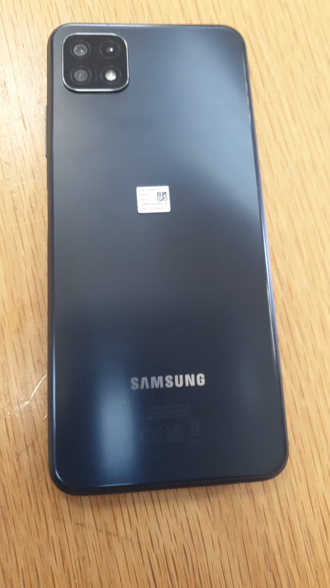 gardainfo's tweet photo. The Detective Unit in Portlaoise arrested a person overnight for handling stolen mobile phones at #ElectricPicnic 

We are currently trying to identify the owners of these phones. Please contact Gardaí on 057 867 4100 if one of either belongs to you. 

#HeretoHelp https://t.co/Ouc0Wc3FyQ