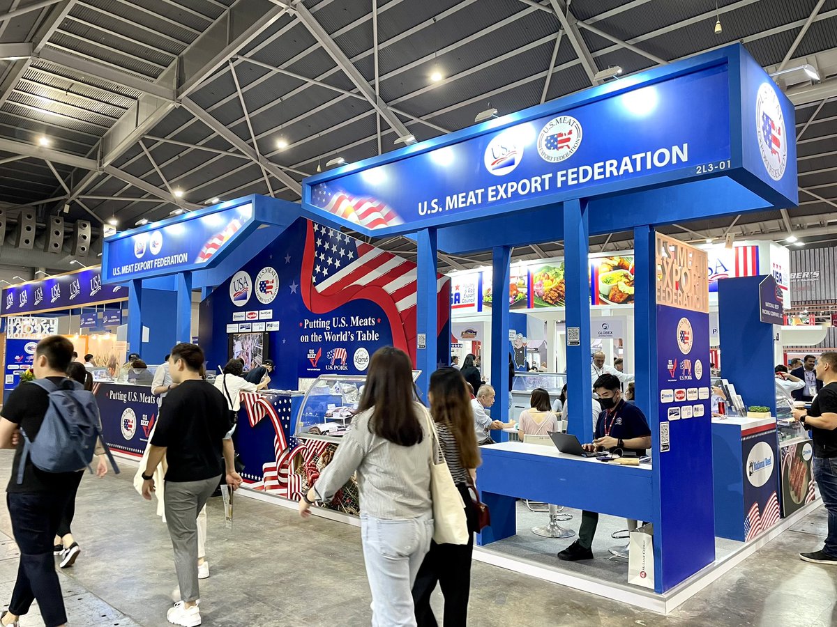 Etsuma2's tweet photo. 東南アジア最大級の食品見本市「Food&amp;HotelAsia (FHA) 」に行ってきました。
前回Expoで開催したのは2018年だったので、実に4年ぶりです。

今回は各国パビリオンの他に今流行りの「代替食品」のコーナーもあり、シンガポールでお馴染みのブランドから新しい物まで一度に見れて面白かったです。 https://t.co/aTrotpDrfO