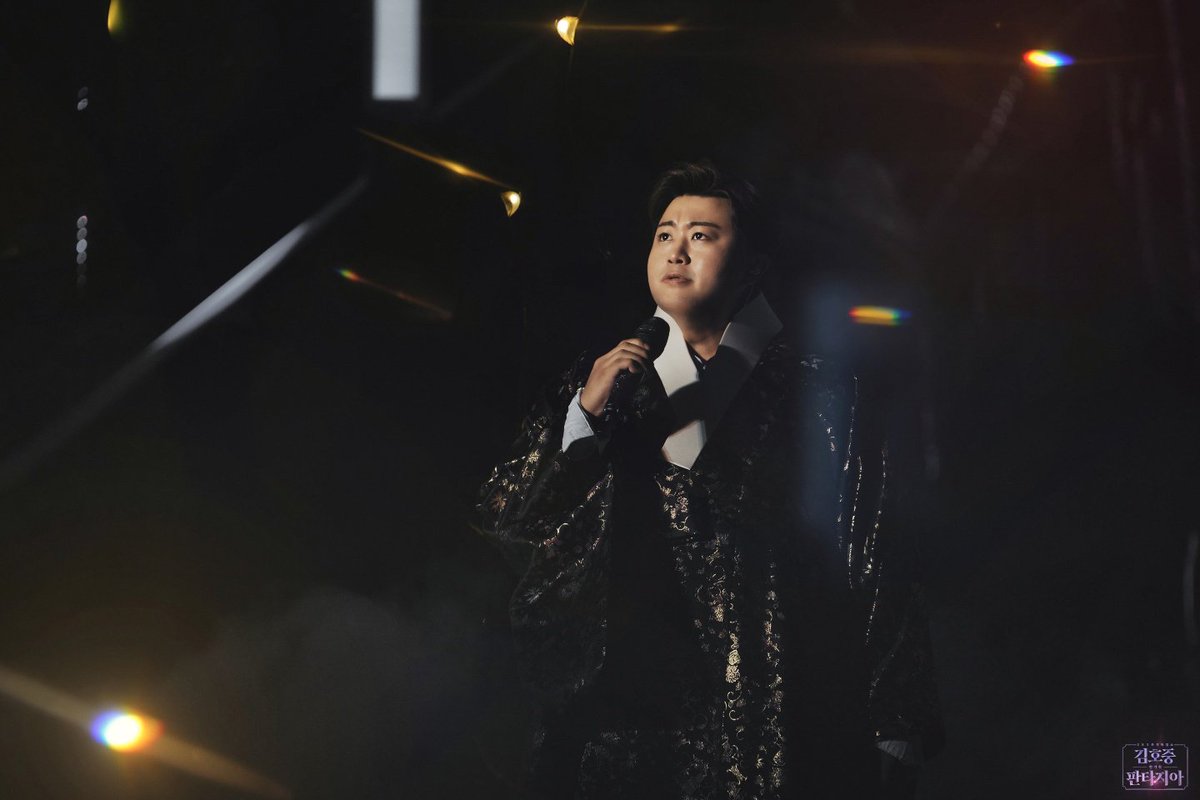 김호중 한가위 판타지아 너무 기대합니다
#김호중_한가위판타지아_추석단독쇼
#KimHoJoong