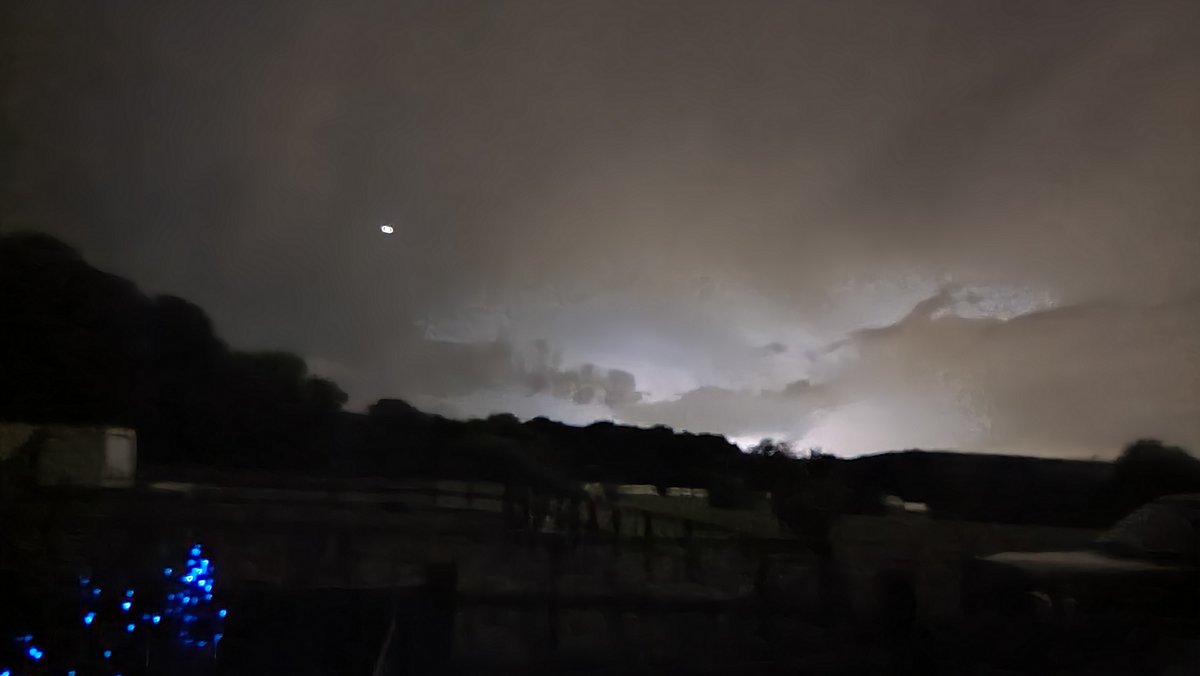 EdserAlison's tweet photo. Lighting  storm before the torrential  rain about midnight  last night  henfold lakes  awesome  blues  don't show up  but blue it was https://t.co/m1xxkIJimq