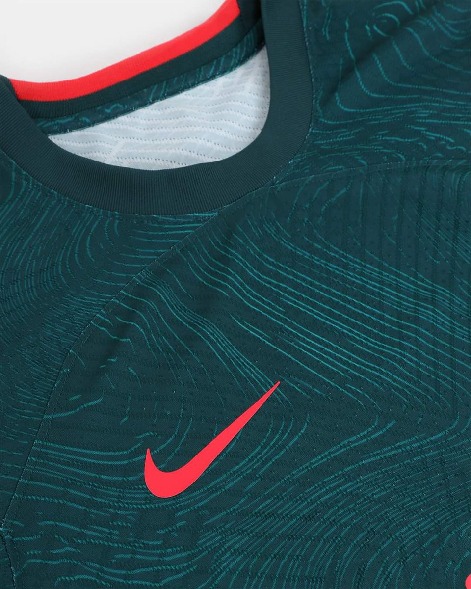 LFCIndonesia's tweet photo. Kombinasi warna, corak, dan detail mengesankan lainnya 📦🔴 https://t.co/mNRtNtXZPn