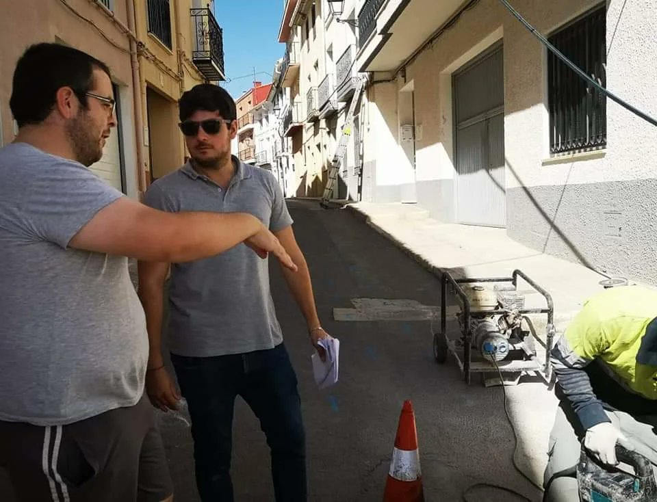 RubenPicoES's tweet photo. Primera fase de las obras 🚧 de construcción del NUEVO DEPÓSITO DE AGUA POTABLE y el ABASTECIMIENTO Y SANEAMIENTO de una parte de la Calle San Antonio.

Con un valor de 149.979,98€ están subvencionadas íntegramente por @dipuAlicante 

#Confrides #LAbdet #ConfridesLAbdet https://t.co/Zcck84QGmE