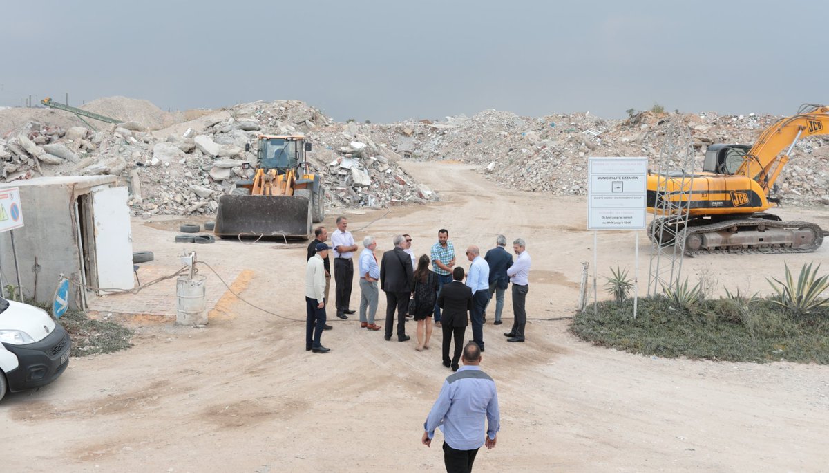 CeremaCom's tweet photo. ▶ Le projet trans-Méditerranée RE-MED: développer le recyclage des matériaux de #construction pr les #routes
Piloté par le #Cerema il porte sur toutes les étapes de la chaine de production pr créer les filières de #recyclage et réutilisation des granulats
https://t.co/xNYzkY2rB4 https://t.co/6eMbgq4KJS