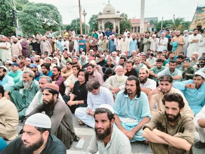 Sharef_Kakar's tweet photo. #Maria_Mohamand who was brutally killed by a mob in Punjab a few days ago.
Today, thousands of people protested in front of the Punjab Assembly to bring justice to Maria Mohmand.
Give 
#Justice4Maria https://t.co/iRwS0OwoZL