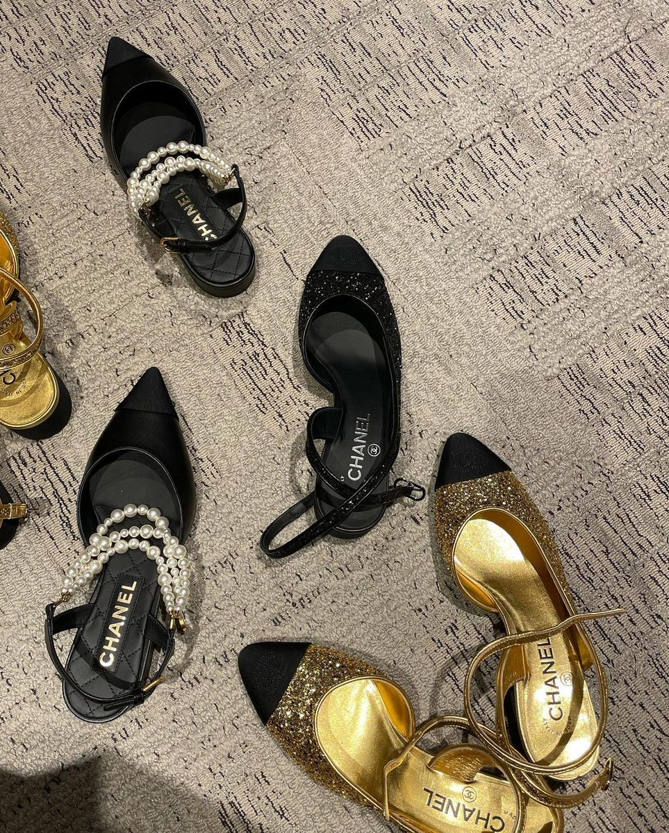 M77468's tweet photo. One of the joys is spending money hahaha💤🤍🖤😁 https://t.co/9x88rLeG7n